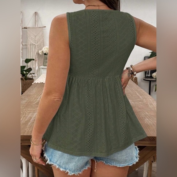 💚🆕💚Olive Eyelet Sleeveless Tank Top with Button Detail 2XL - Picture 2 of 5
